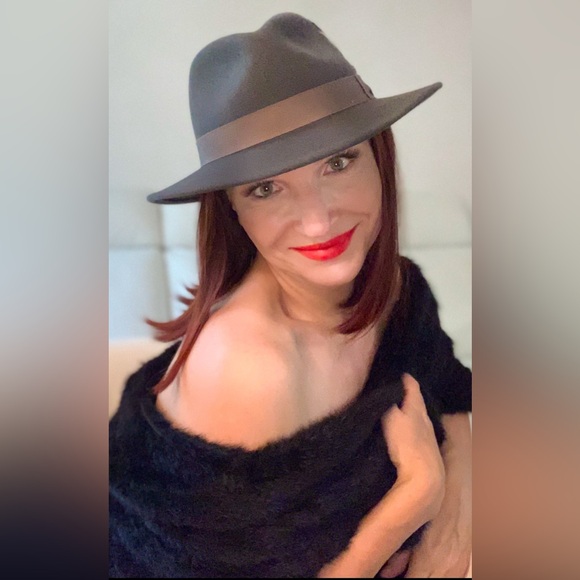 Meet your Posher, Elena - Picture 14 of 17